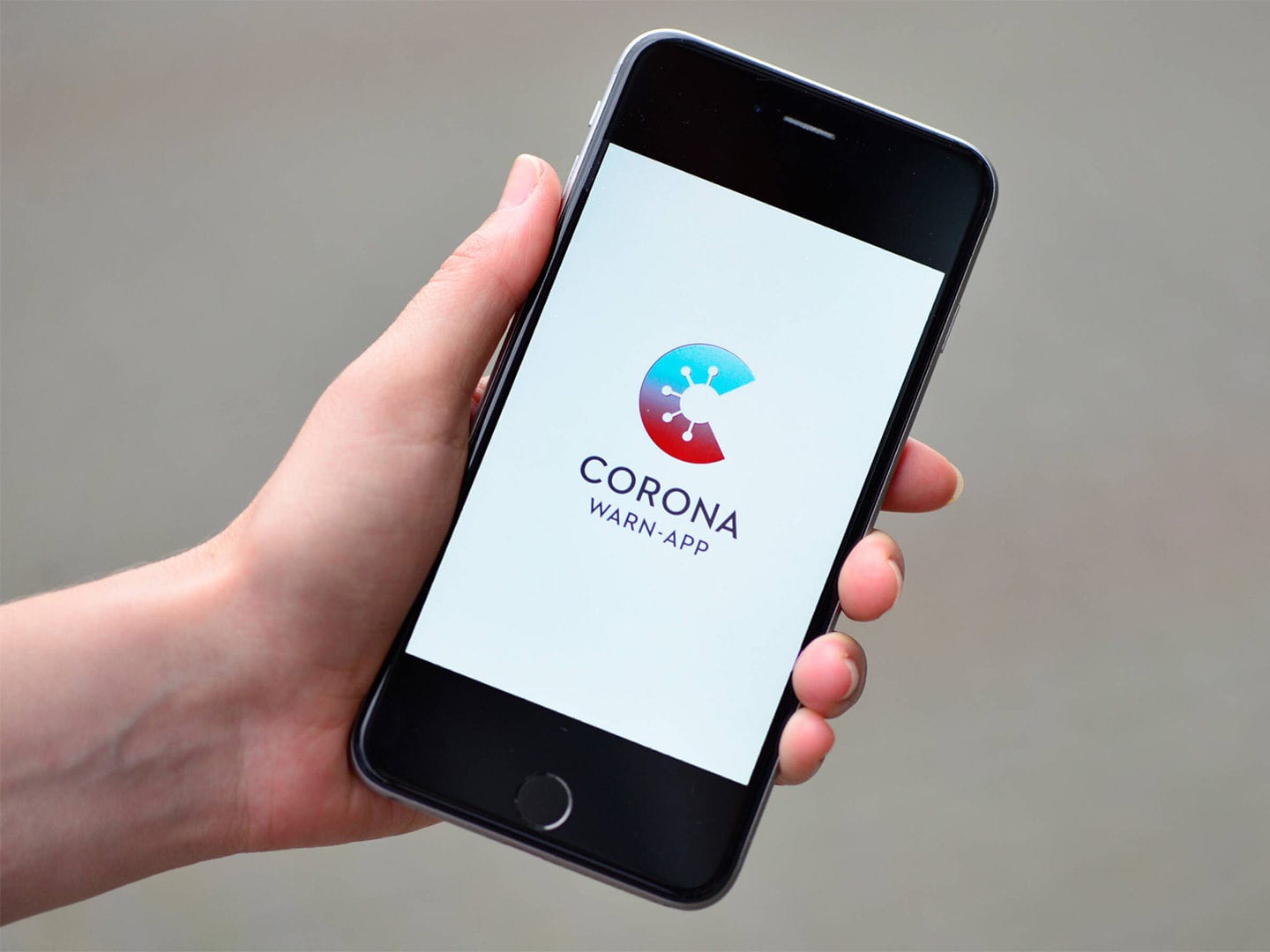 Die Corona-Warn-App steht zum Download in den App Stores bereit