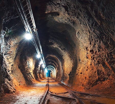 Ein Tunnel, der für den Bergbau benutzt wird