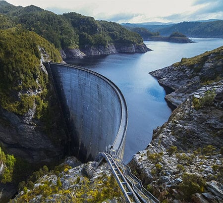 Ein Bild von einem Staudamm