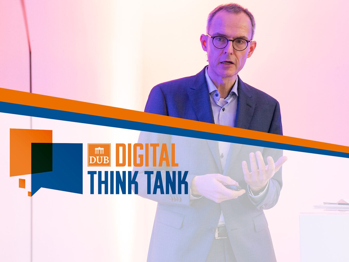 Alexander Britz von Microsoft auf der Bühne beim DUB Digital Think Tank