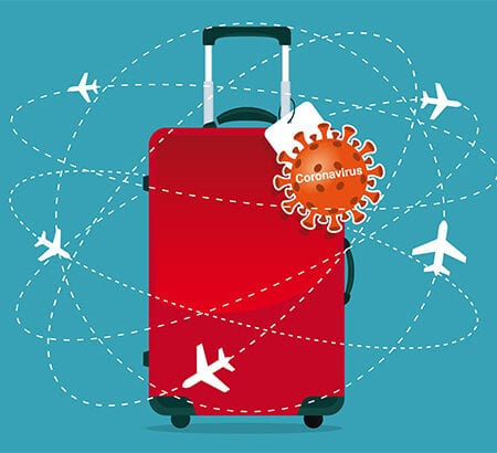 Ein Koffer, an dem ein Coronavirus hängt und der von Flugzeugen umkreist wird