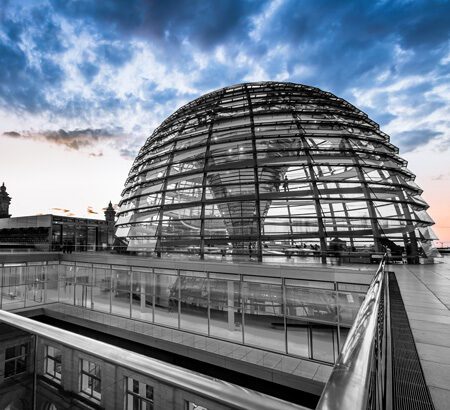 Die Kuppel des Reichstagsgebäudes in Berlin