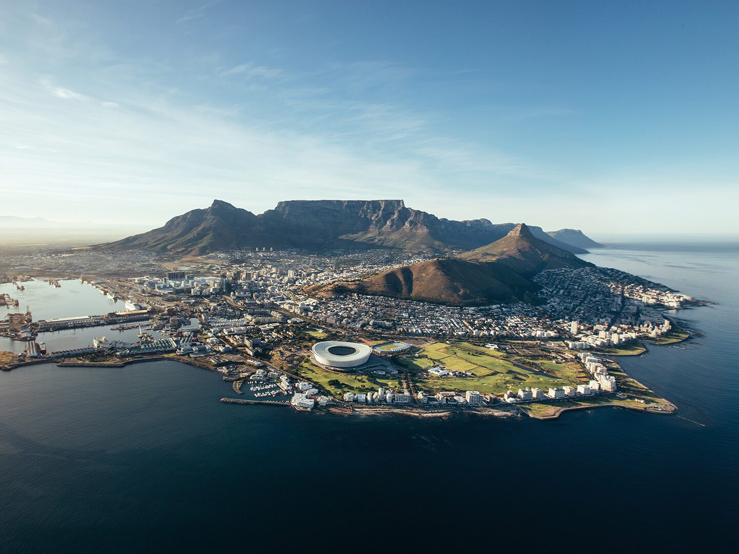 Weitwinkel-Ansicht über Kapstadt als Ziel für Bildungsurlaub