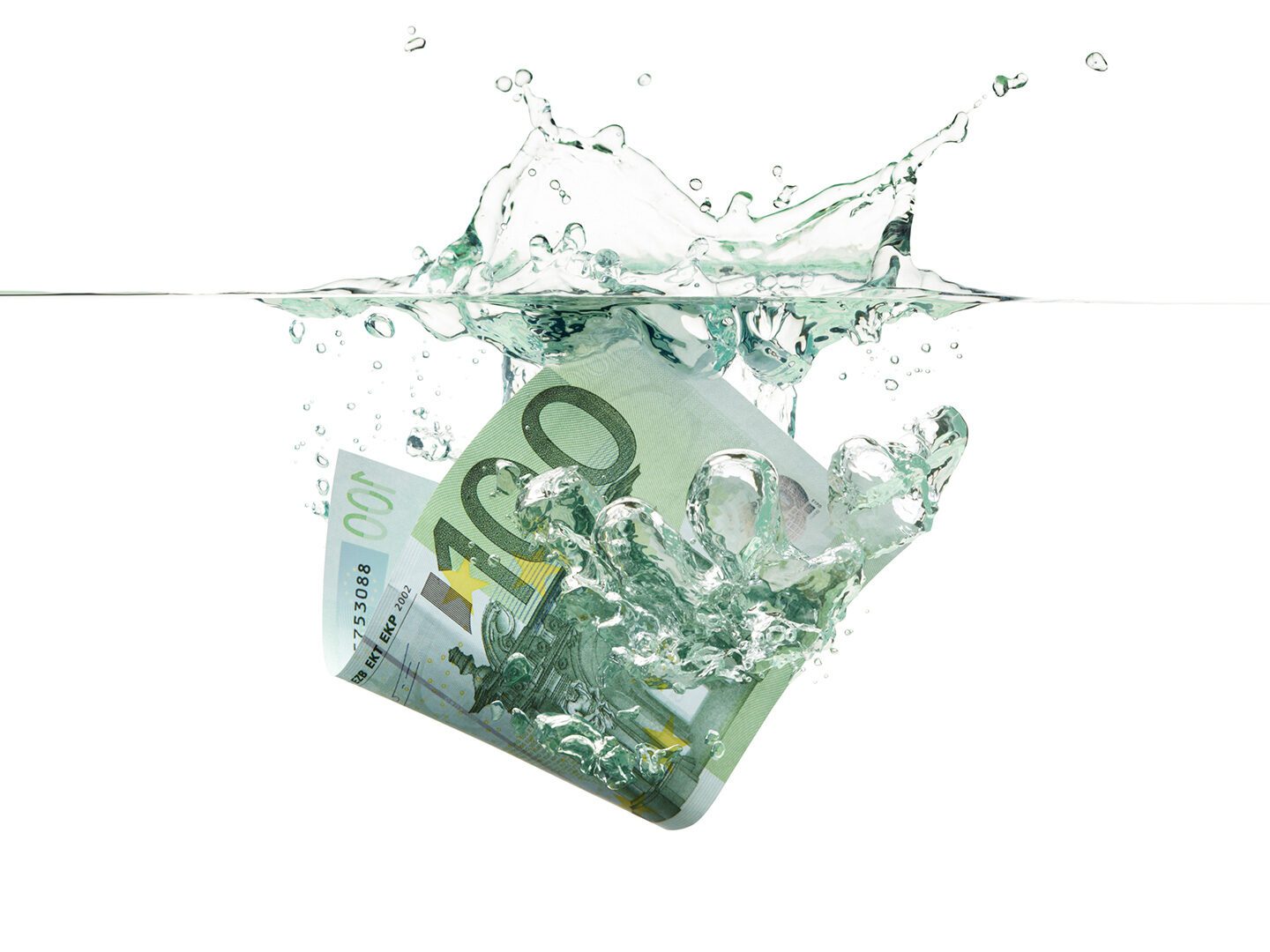 ein 100-Euro-Schein fällt in Wasser; Symbolbild für Geldwäsche