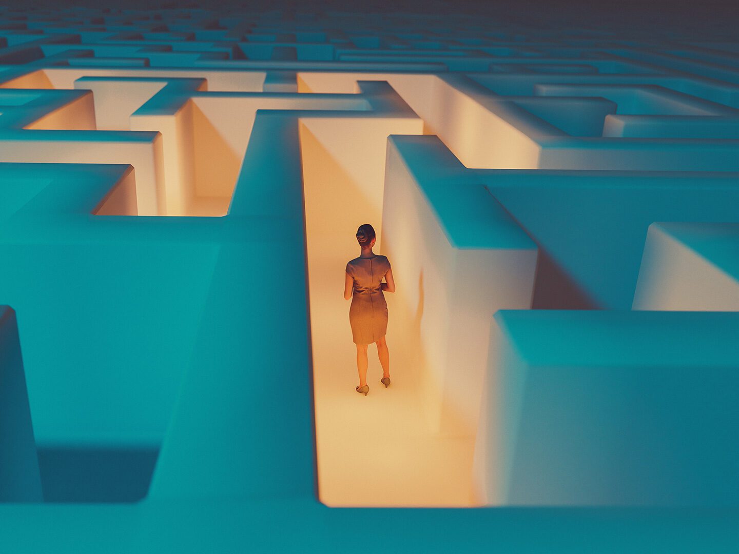 Eine Frau in einem Labyrinth, als Symbol für die Suche nach Produktivität