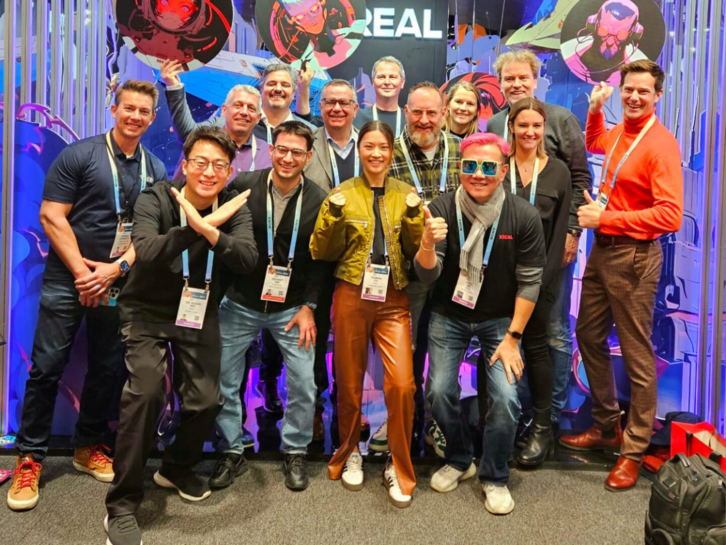 Eine ganze Gruppe inklusive Jens de Buhr sind gemeinsam auf der weltweit größten Technologie-Messe, der CES, in Las Vegas.