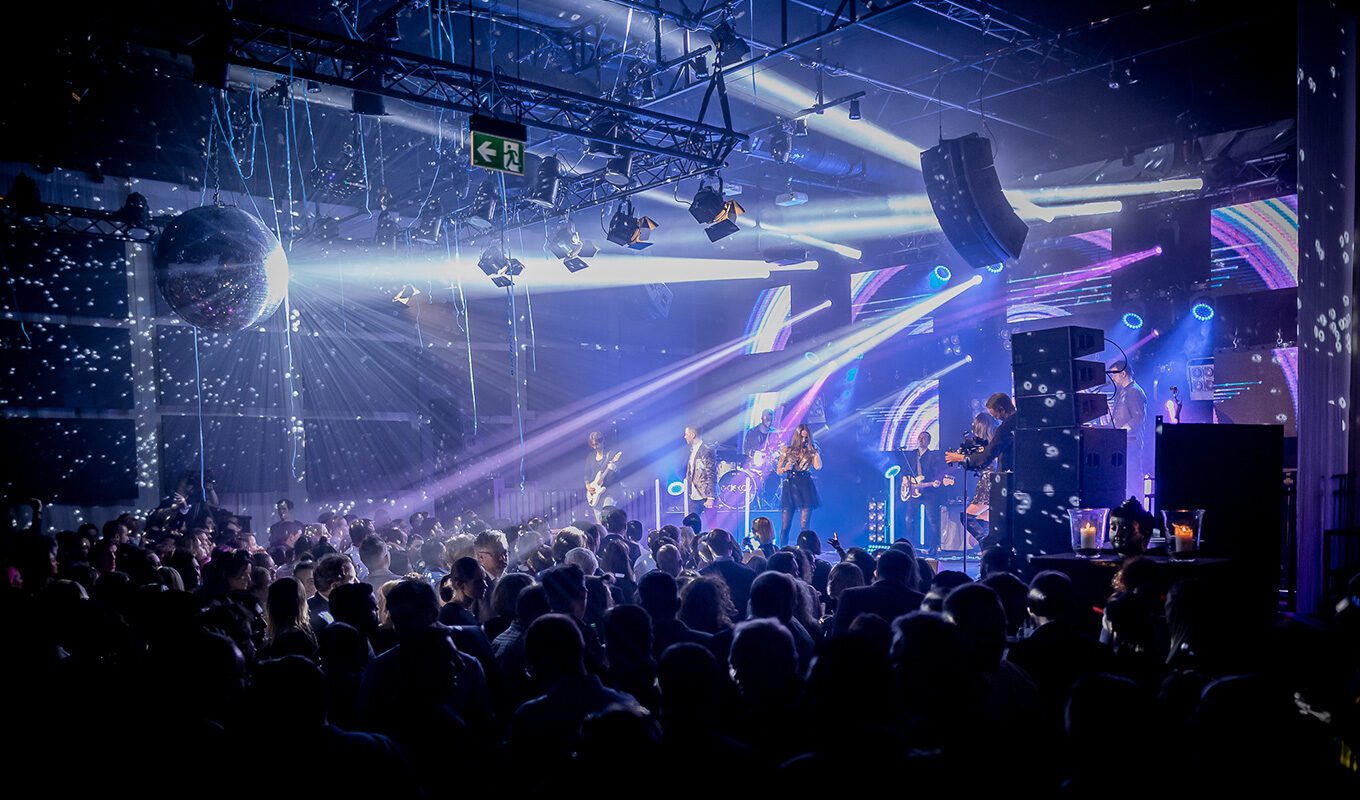Ein Foto vom BIG BANG Festival während eines Konzerts mit Blick auf die Bühne